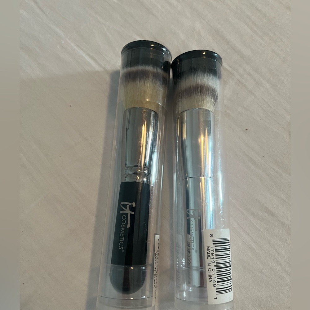 IT Cosmetics lot of 2 flat foundation brushes NIB and sealed